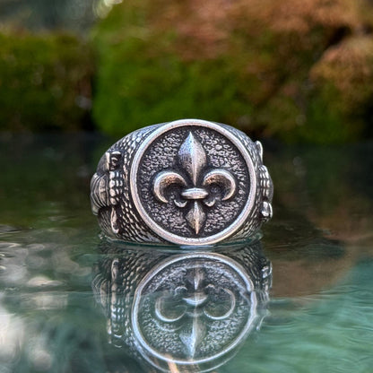Fleur de Lys signet ring