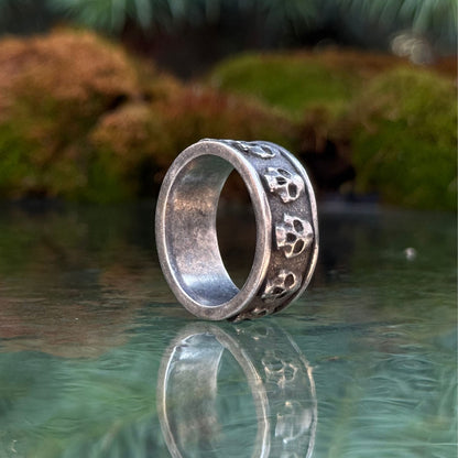 Skull band ring