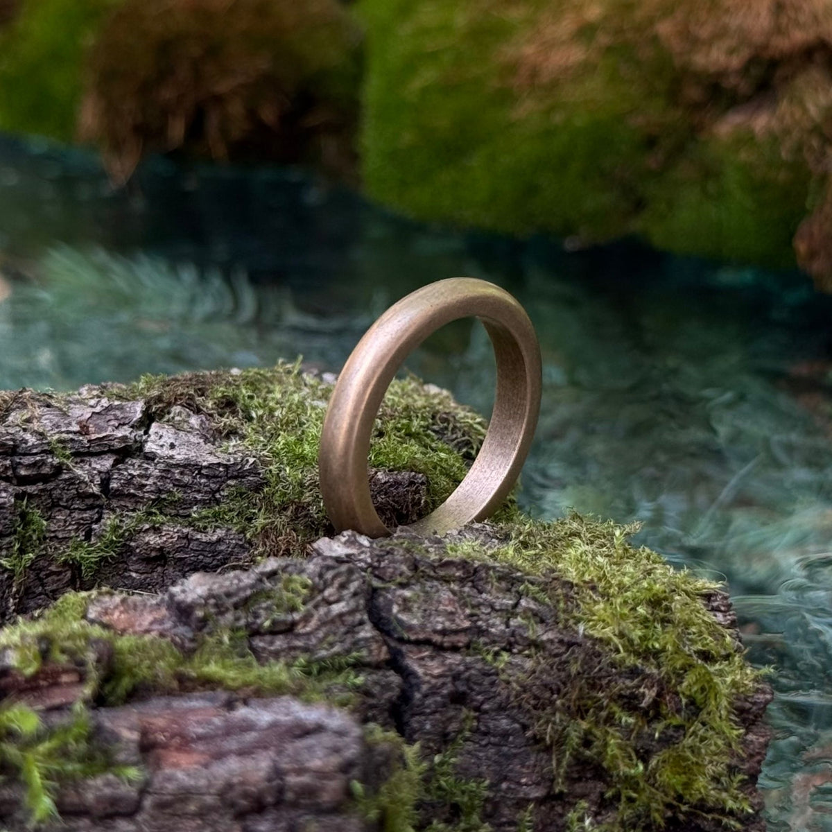 Minimalist simple ring