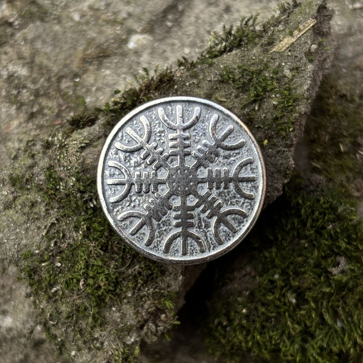 Helm of awe rune paracord bead