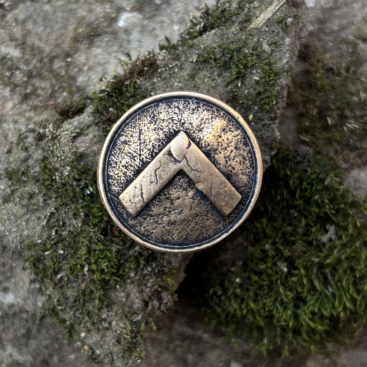 Spartan shield paracord bead