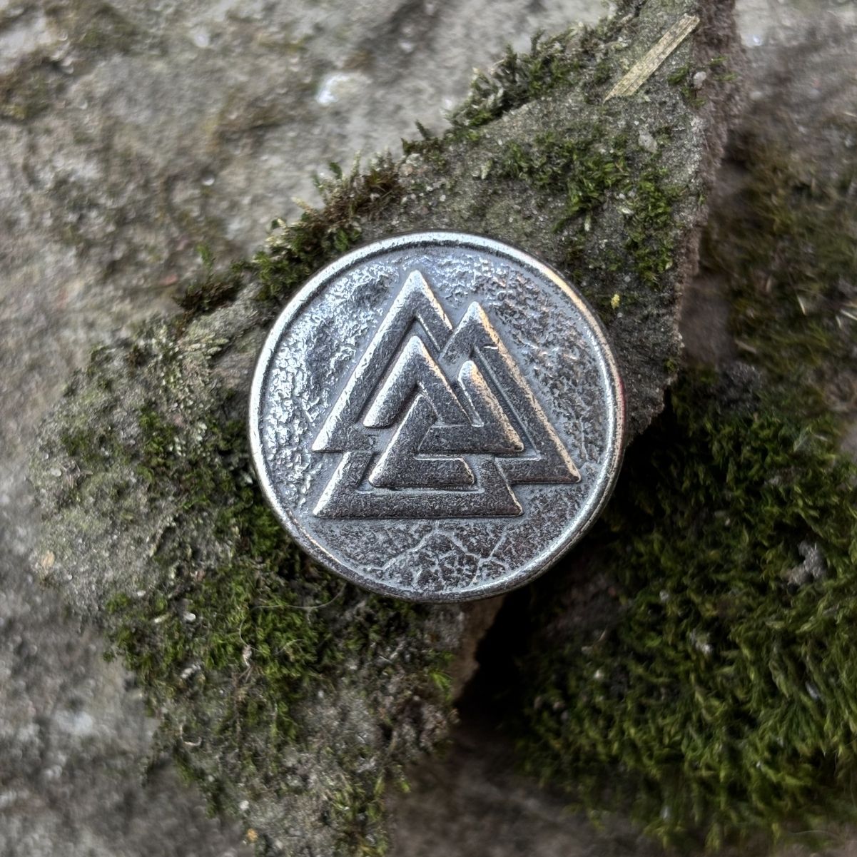 Valknut round paracord bead