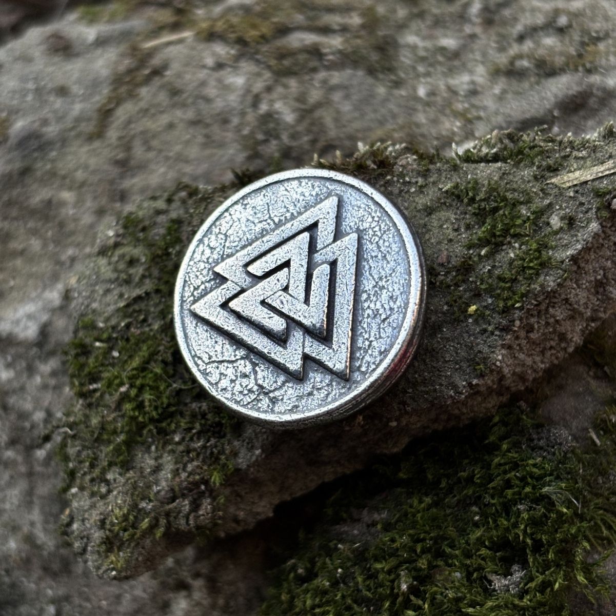 Valknut round paracord bead