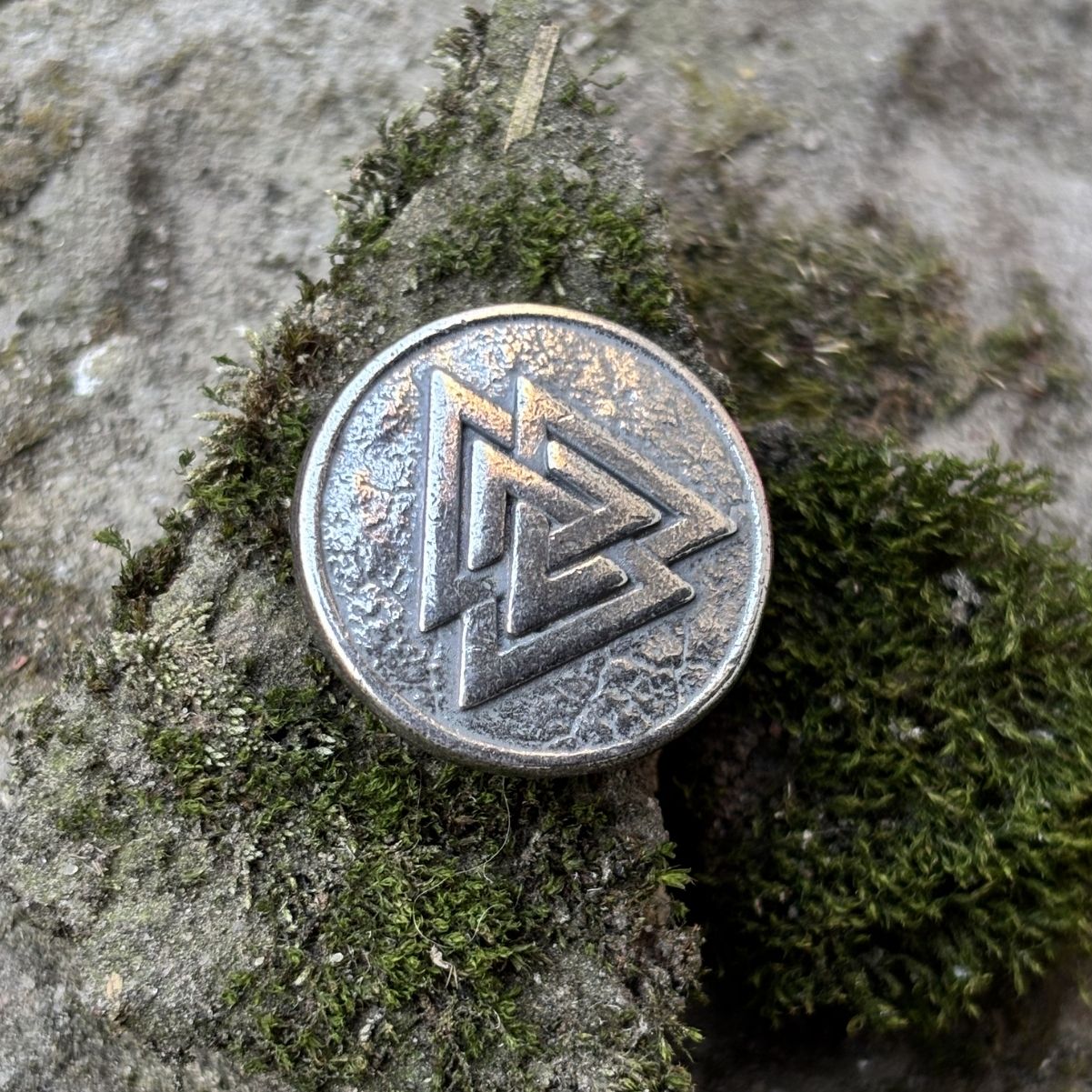 Valknut round paracord bead