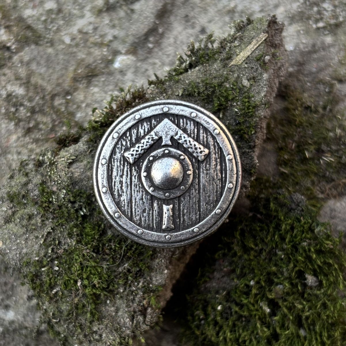 Viking shield paracord bead