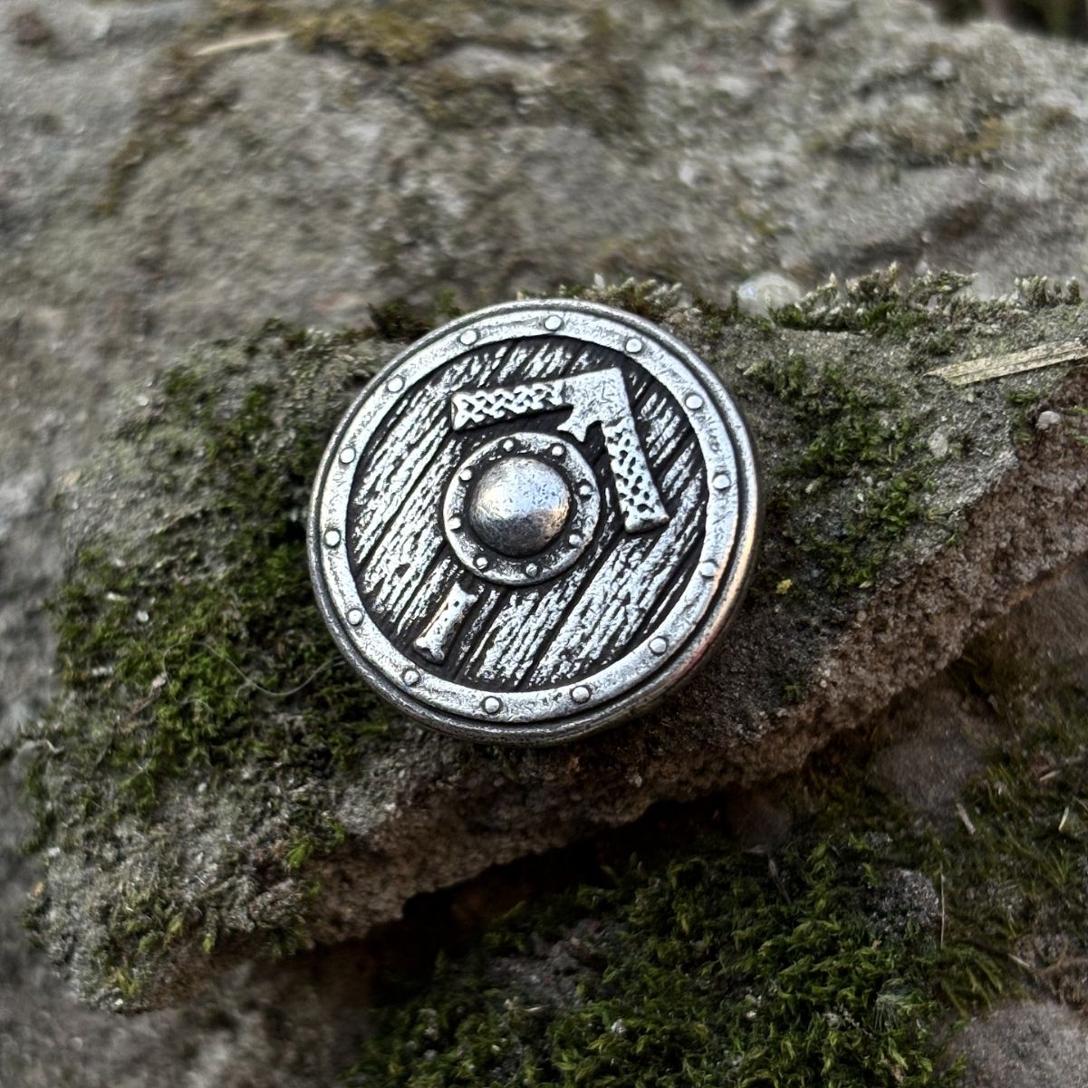 Viking shield paracord bead