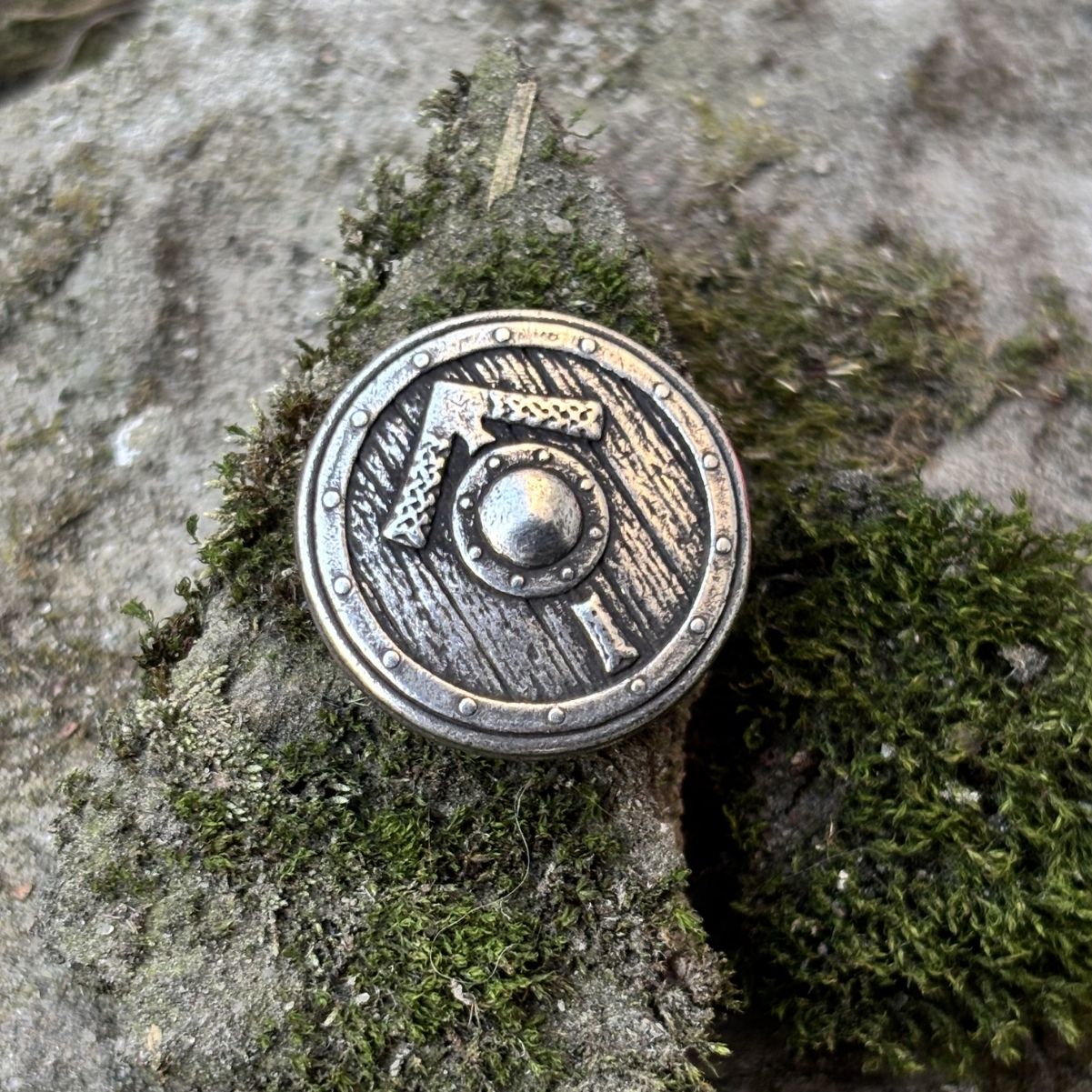 Viking shield paracord bead
