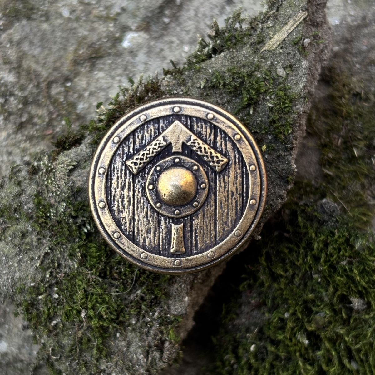 Viking shield paracord bead