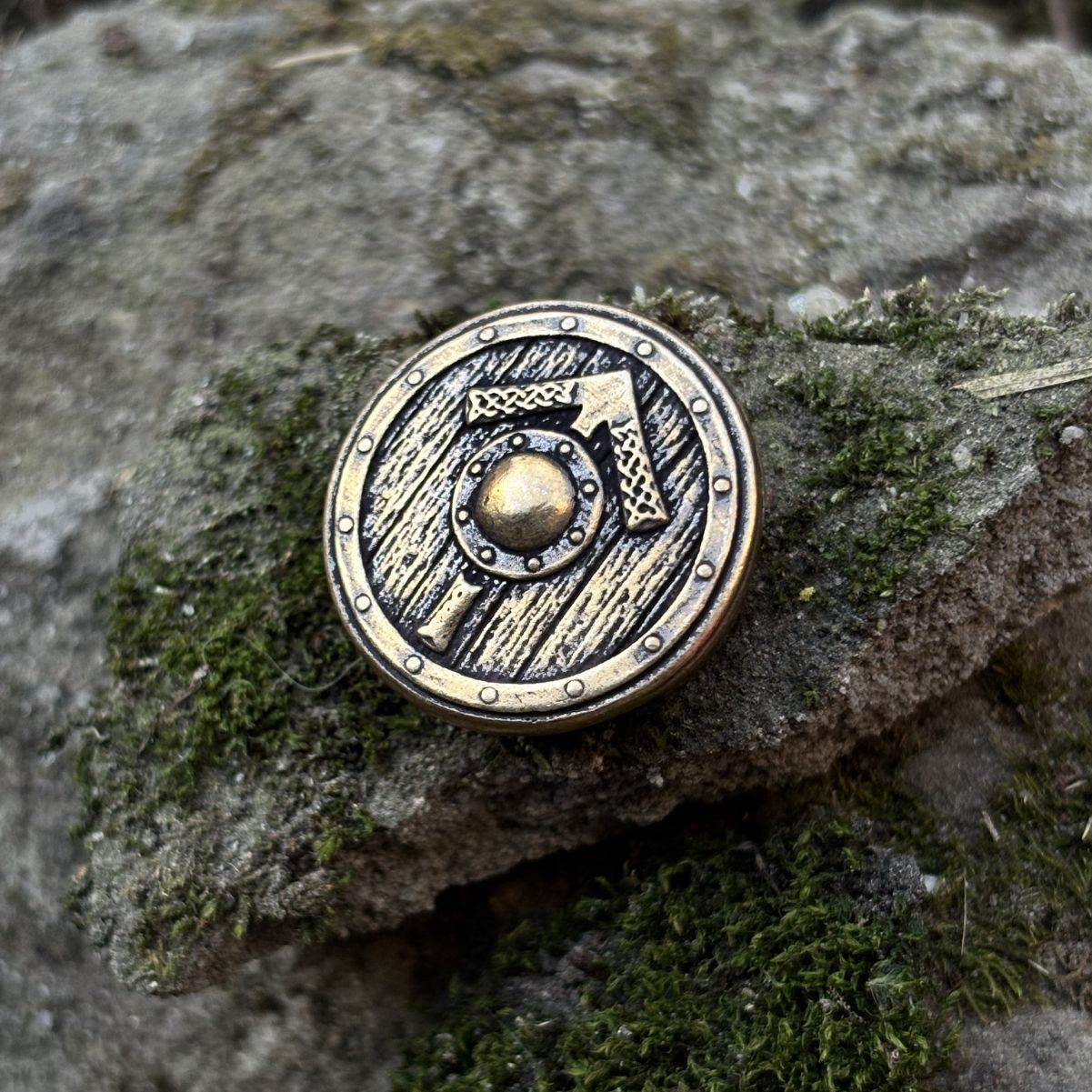 Viking shield paracord bead