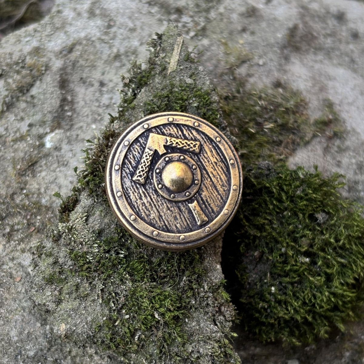 Viking shield paracord bead