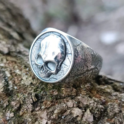Human skull signet ring