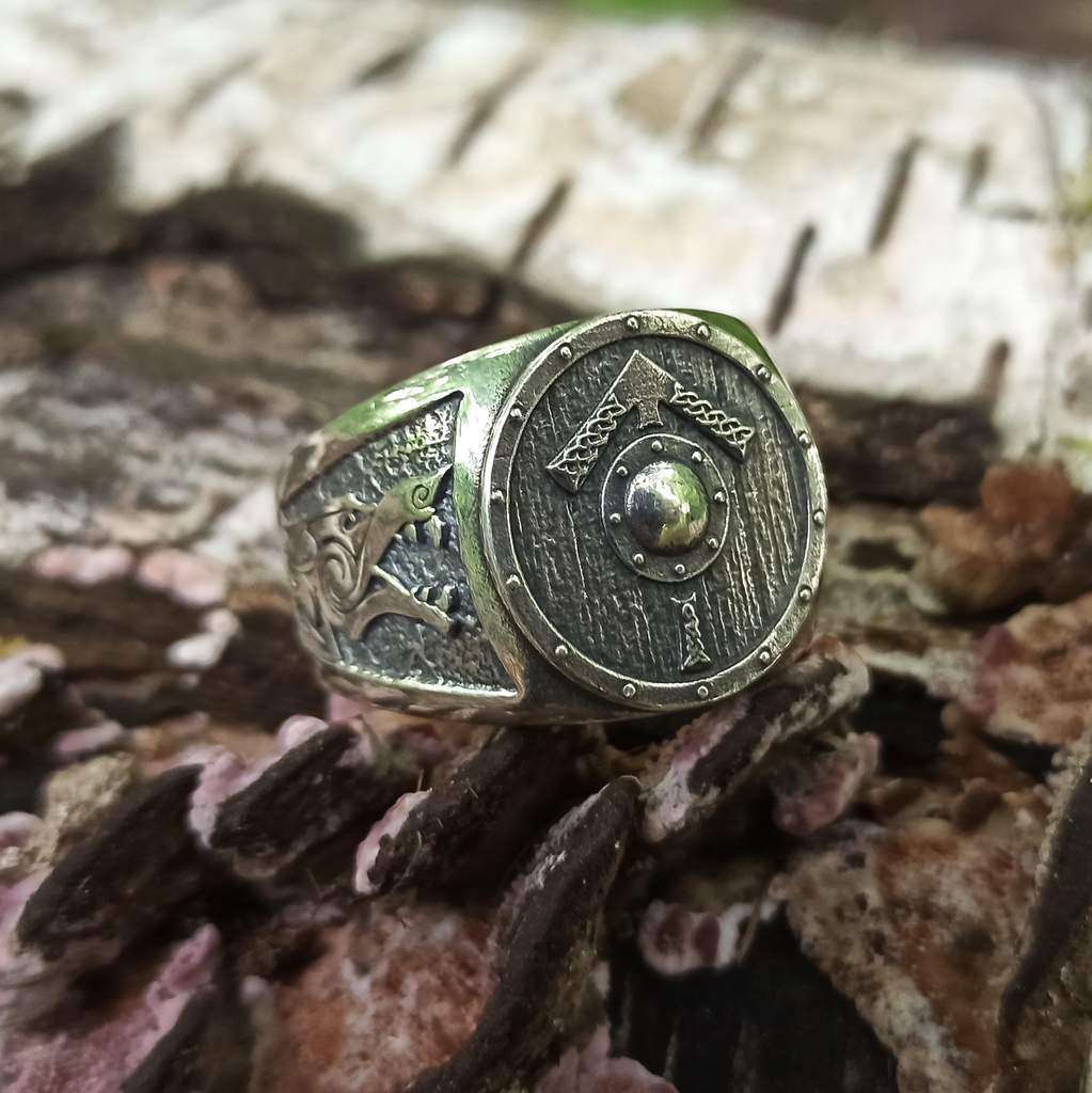 Tiwaz rune shield ring
