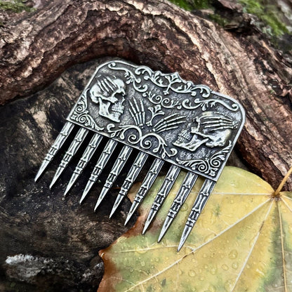 Skull beard comb