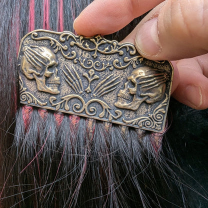 Skull beard comb