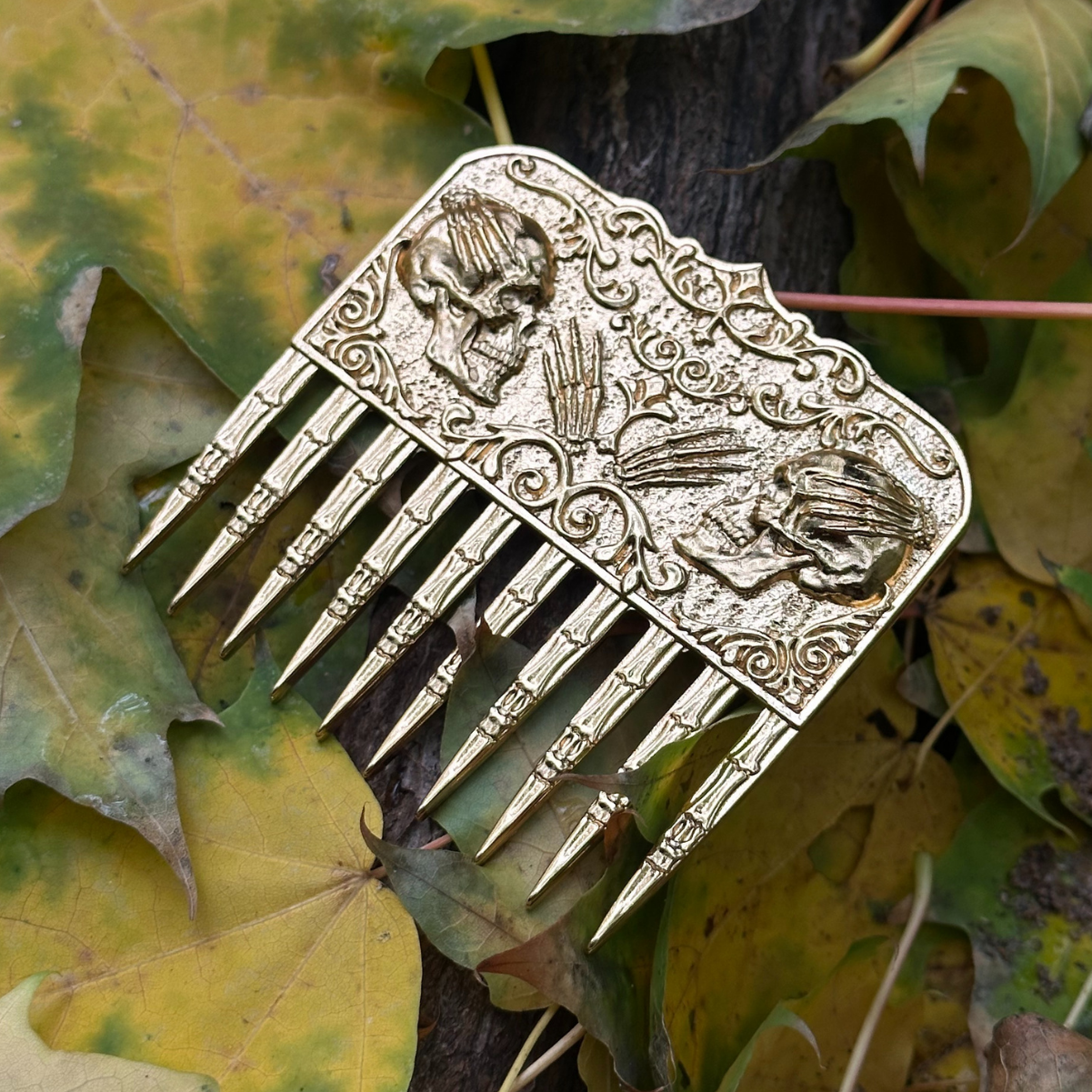 Skull beard comb