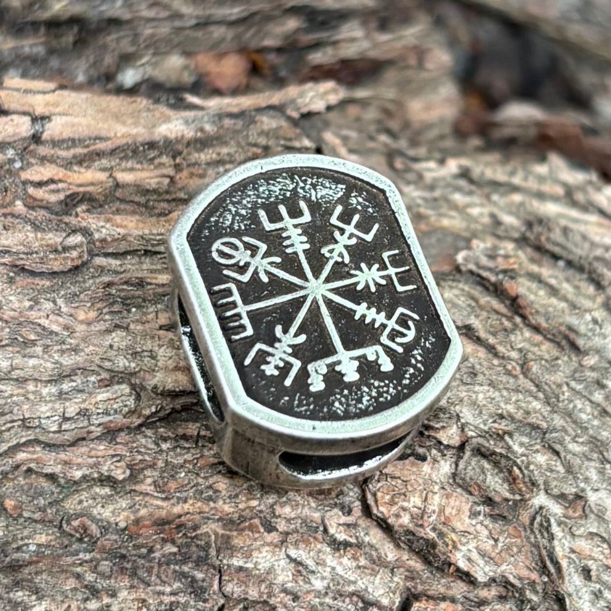 Vegvisir Runic Compass paracord bead