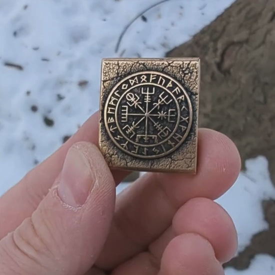 Vegvisir in runic circle molle clip