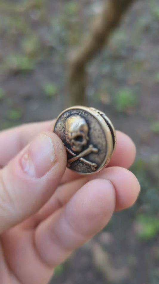 Jolly Roger paracord bead
