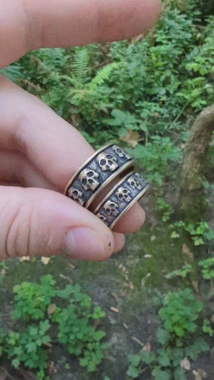 Skull band ring