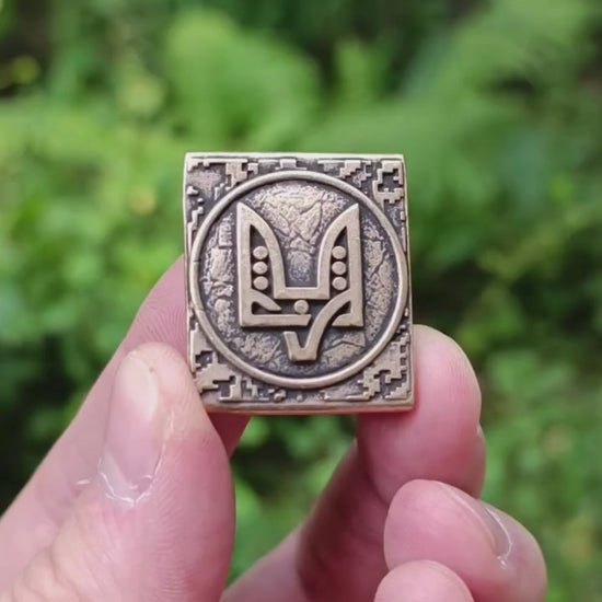 Ukrainian trident Molle clip
