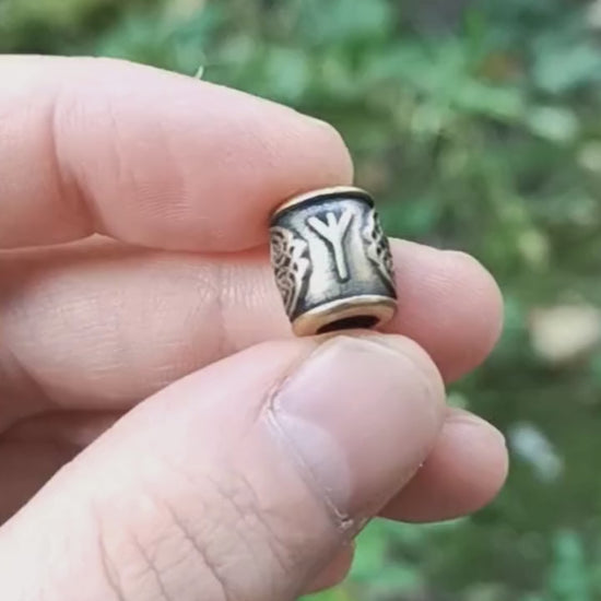 Algiz rune bead