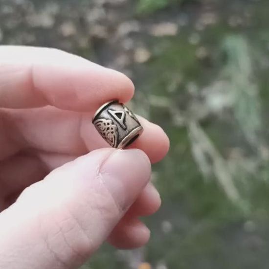 Thurisaz rune bead