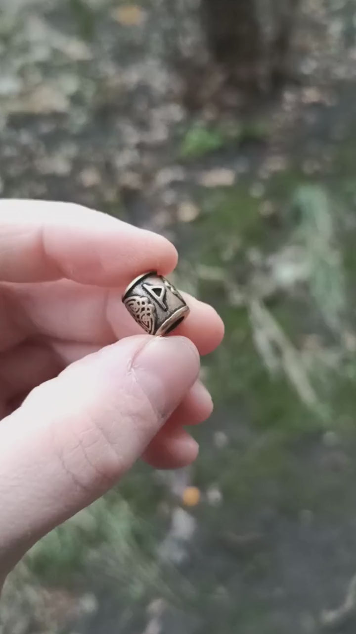 Thurisaz rune bead