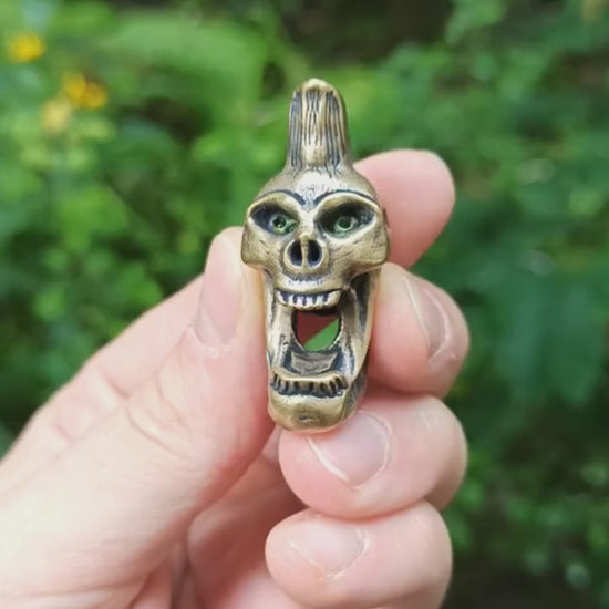 Psychobilly skull paracord bead