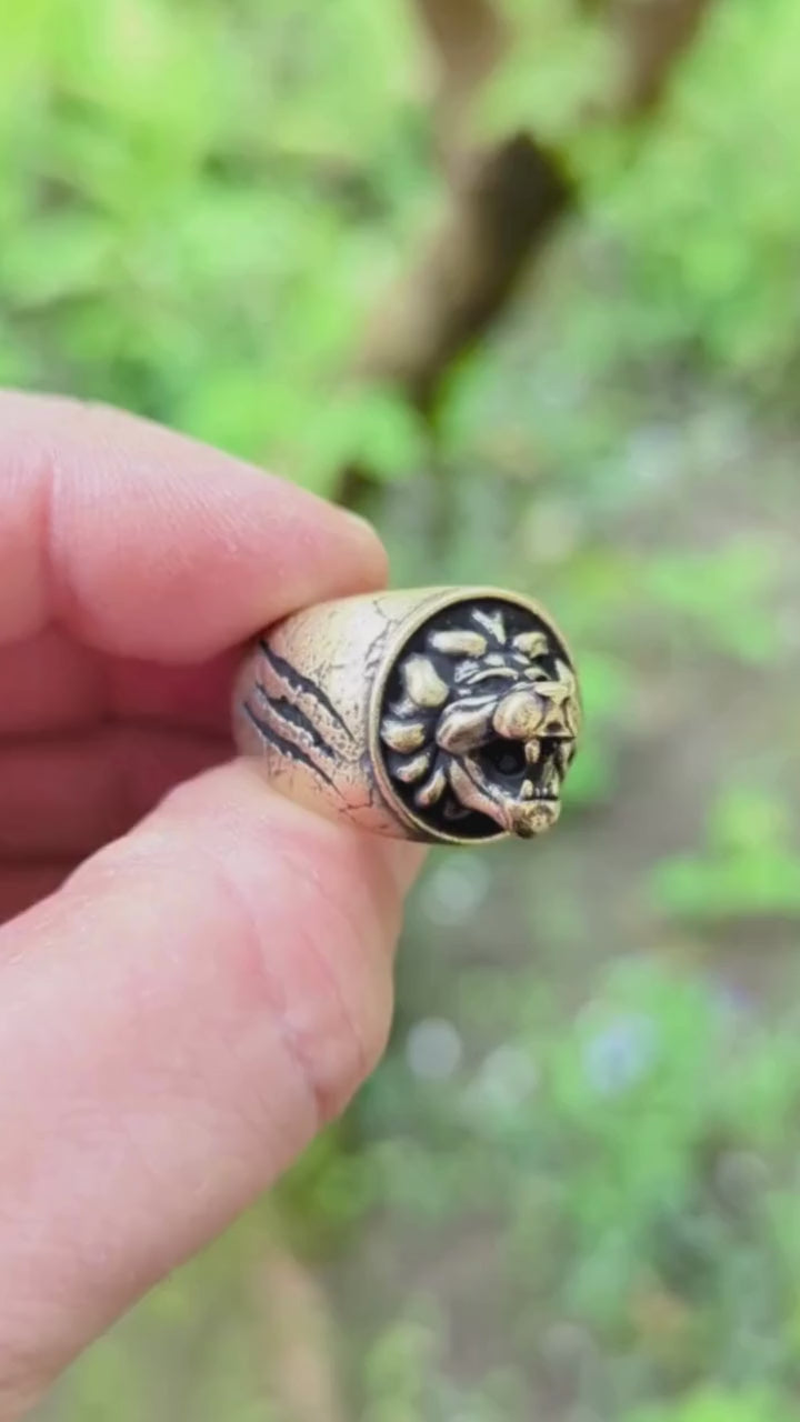 Lion signet ring