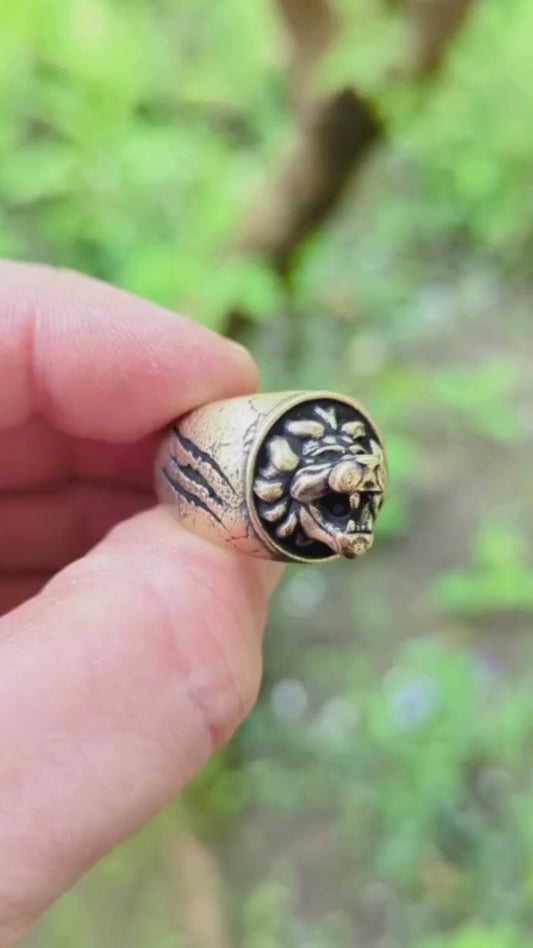 Lion signet ring