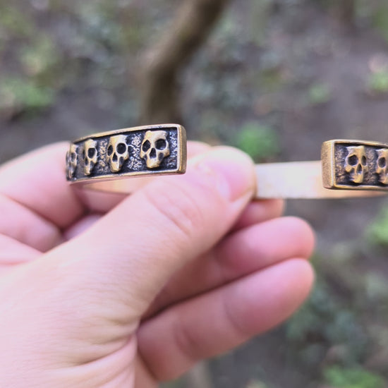 Heavy skull arm ring bracelet