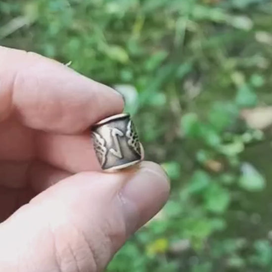 Eihwaz rune bead