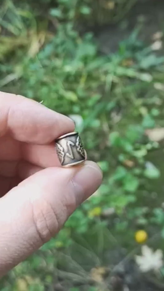 Eihwaz rune bead