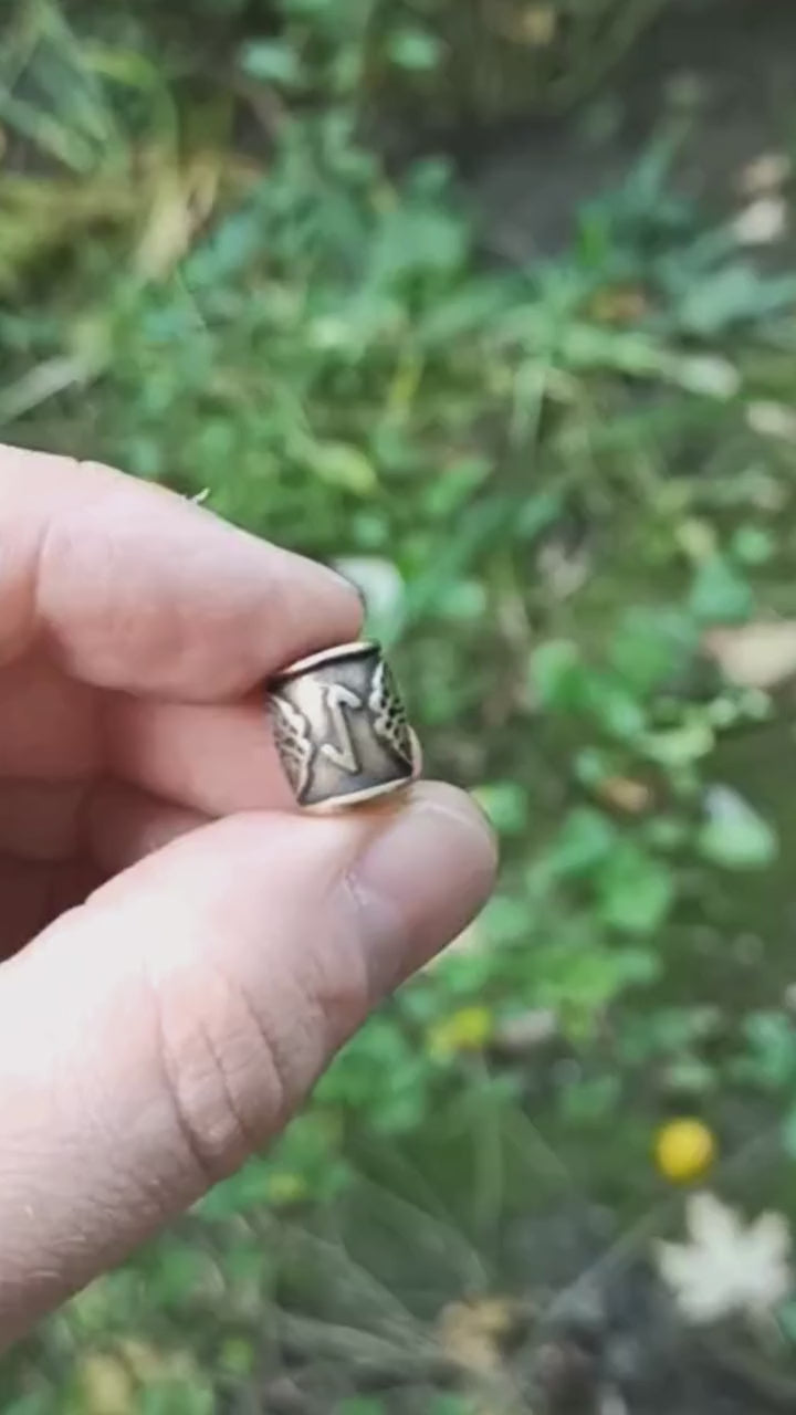 Eihwaz rune bead