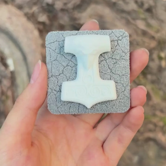 Mjolnir magnet