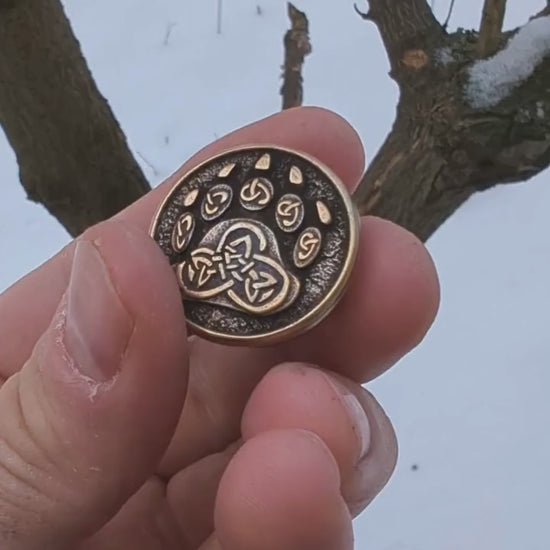 Bear paw paracord bead