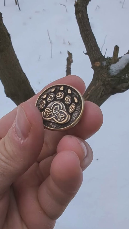 Bear paw paracord bead