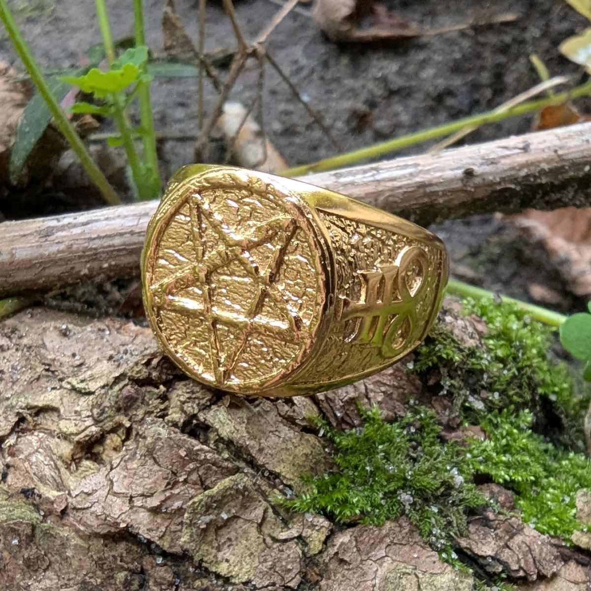 Satanic pentagram ring