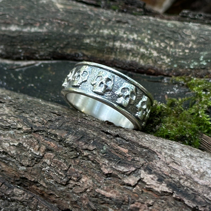 Skull band ring