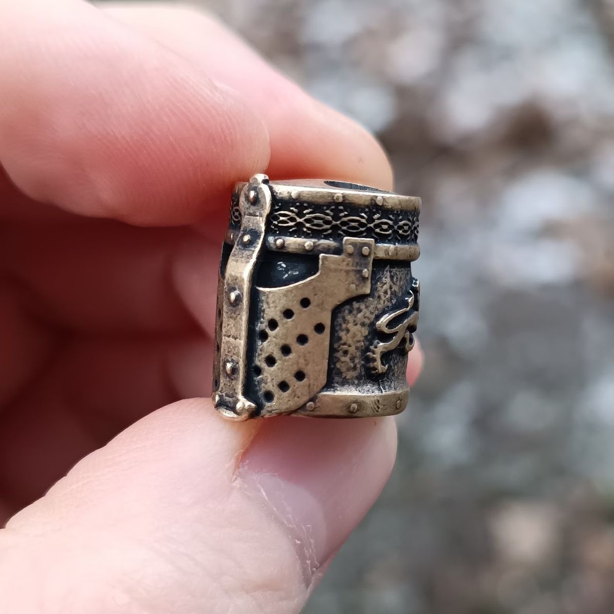 Knight/Templar selling Helmet Zippo