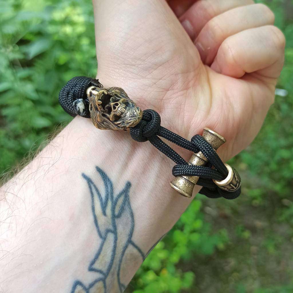 Berserker skull paracord bracelet   