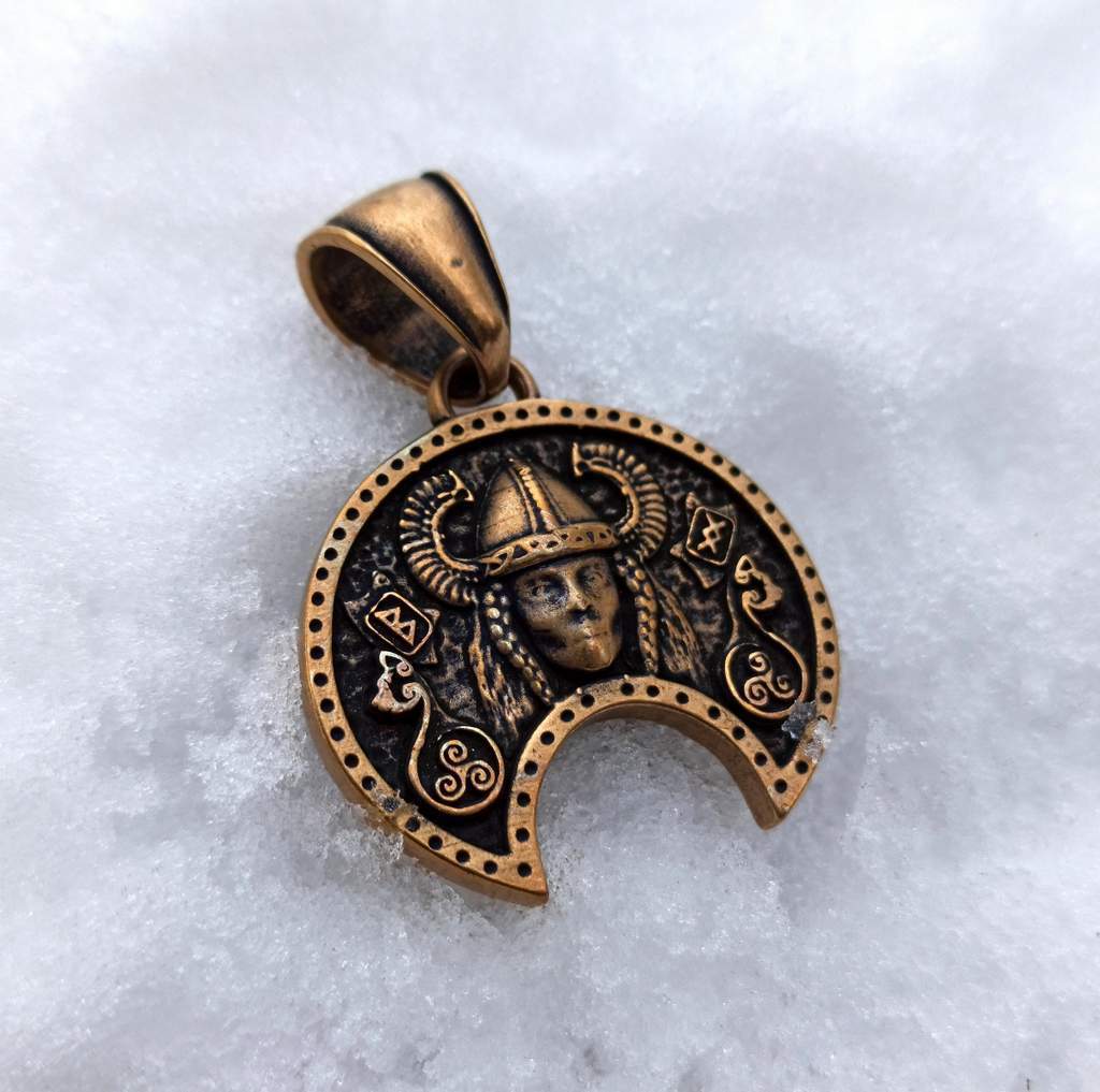 Freya goddess bronze pendant