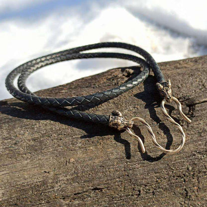 Collier en cuir de chèvre nordique avec fermoirs en bronze