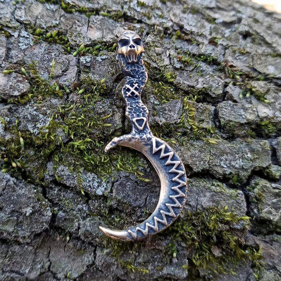Morana sickel bronze pendant