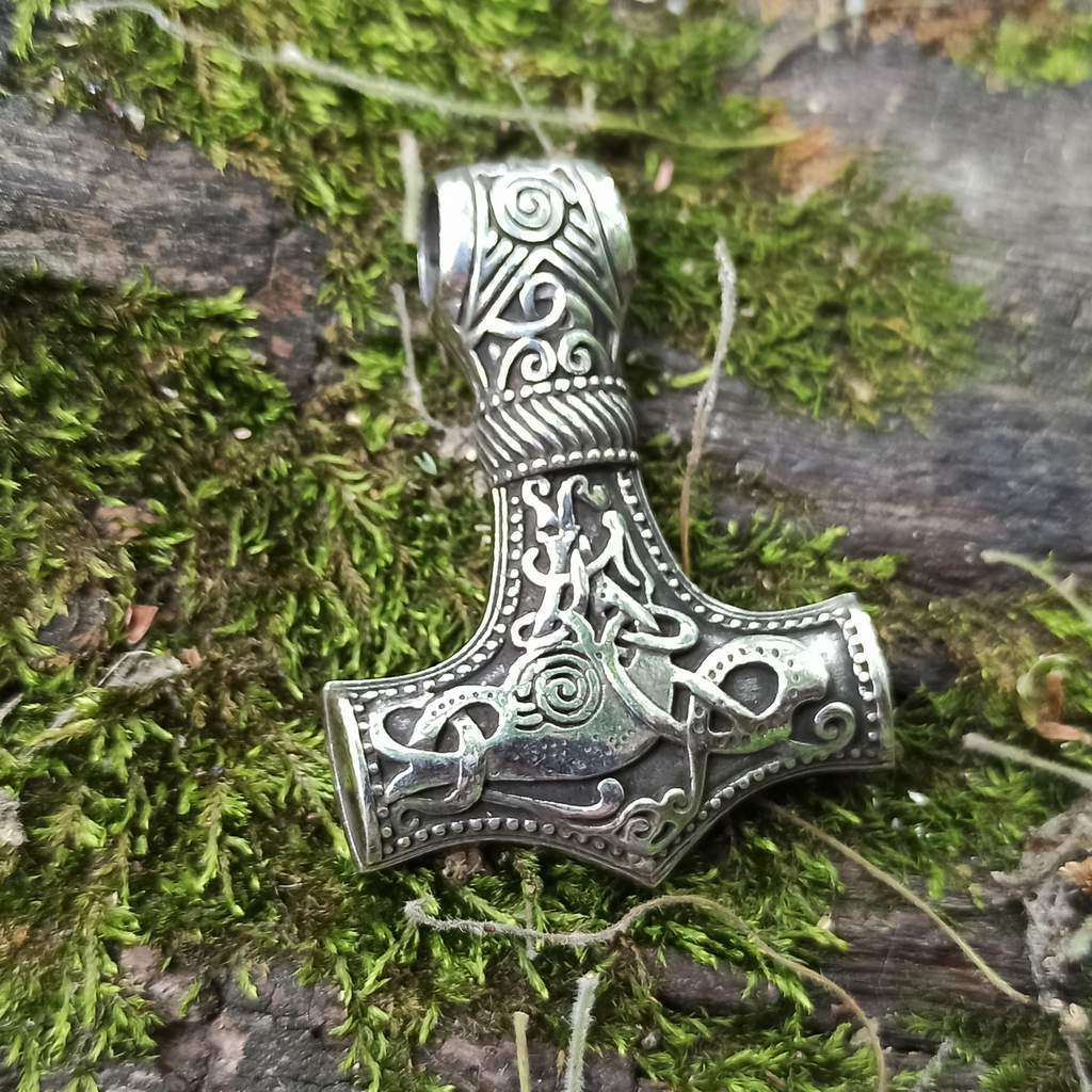 Mjolnir in Mammen style silver pendant