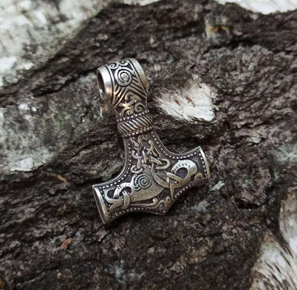 Mjolnir Mummen style silver plated pendant