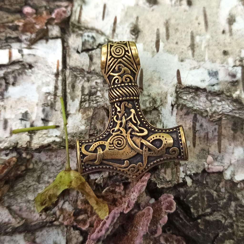 Mammen style Mjolnir bronze pendant