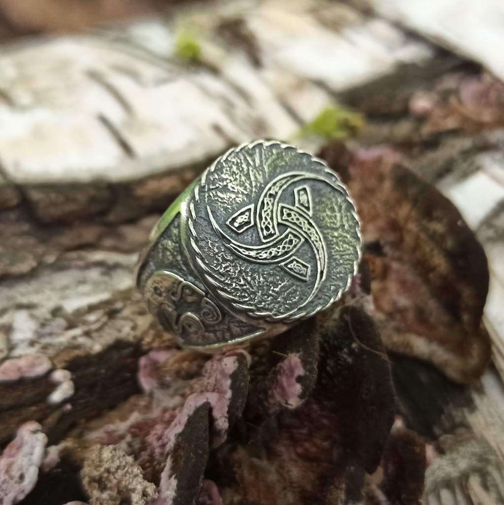 Triple horn of Odin silver signet ring