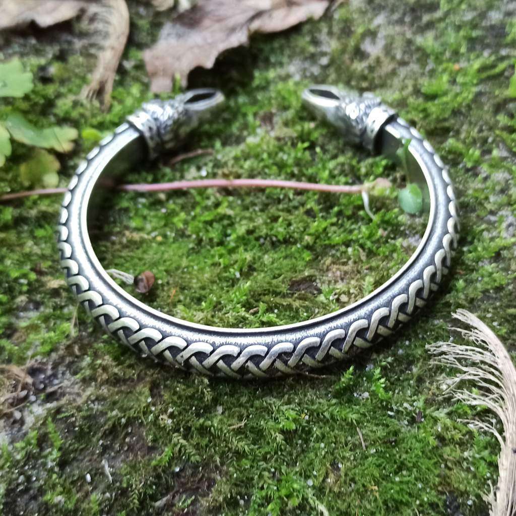 Viking arm ring raven bracelet from bronze