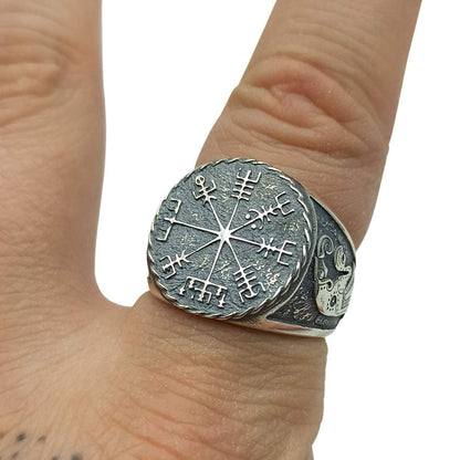 Vegvisir with germanic ravens silver signet ring